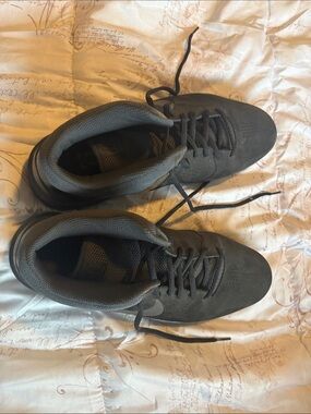 Nike Men’s Dark Gray Low-Top Sneakers